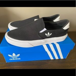 SLIP ON ADIDAS